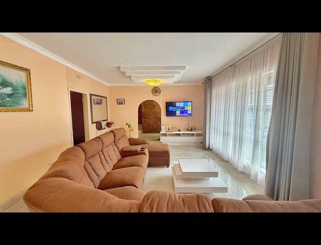 6 BEDROOM HOUSE FOR SALE IN NORKEM PARK